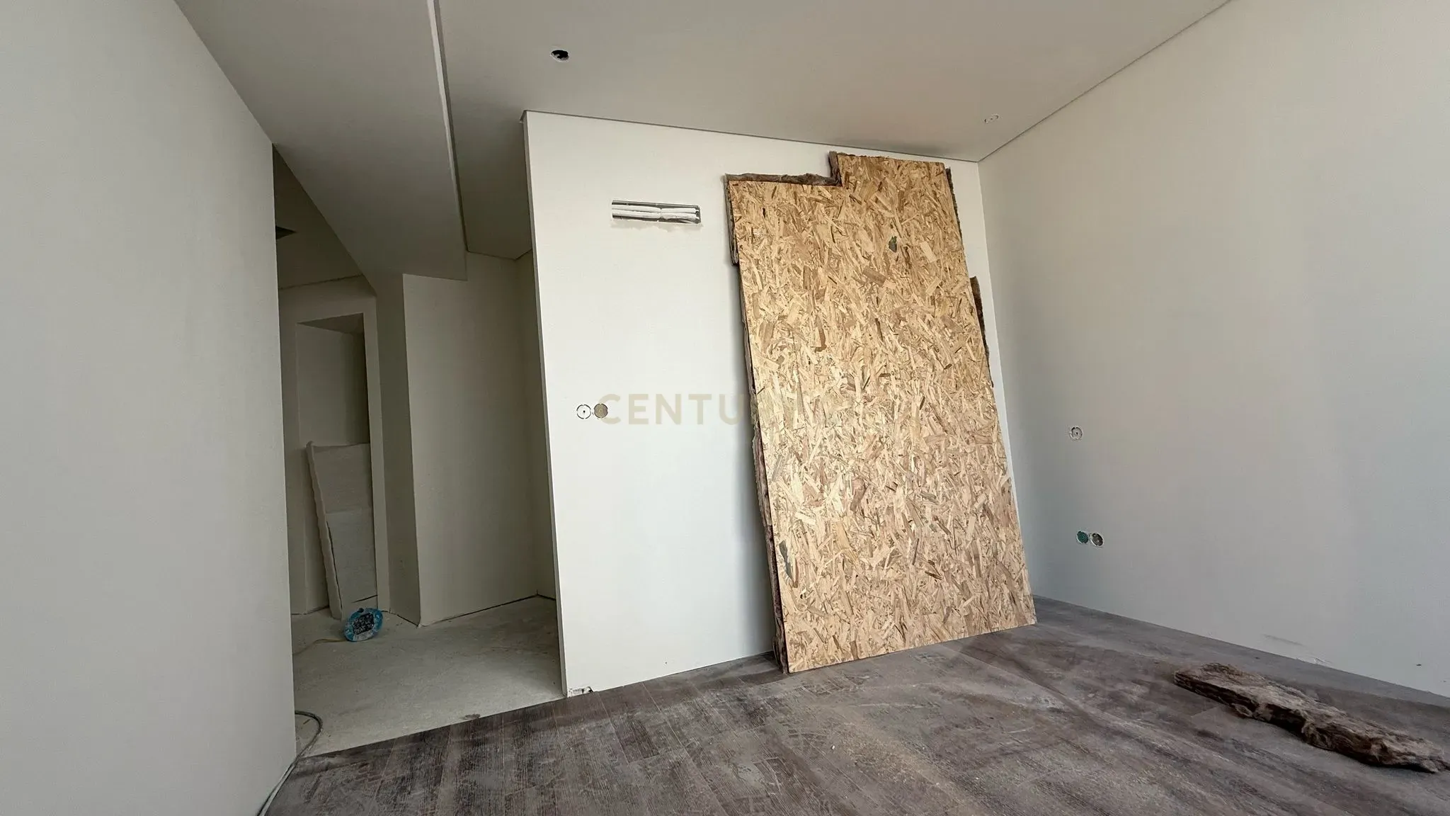 Apartamento T2 totalmente remodelado com varanda- 1º andar - Image 10